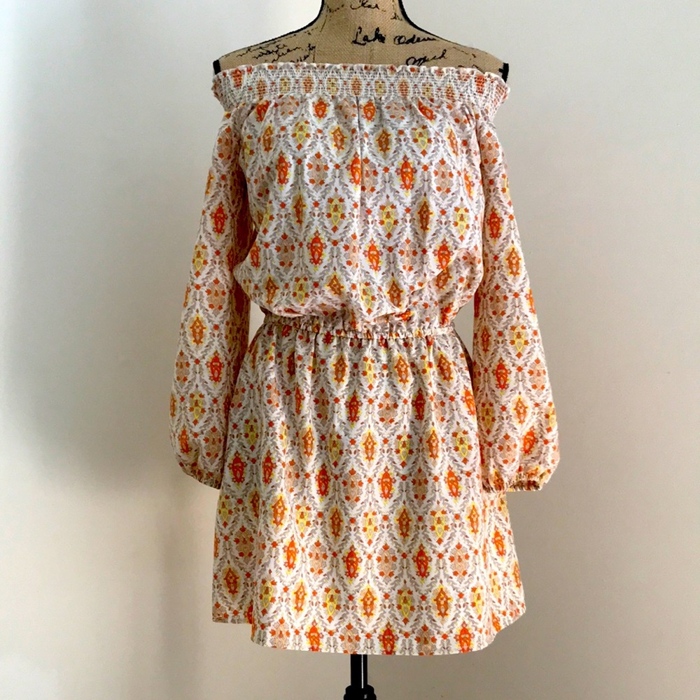 Cream color Sanctuary Dress with Pretty Pattern in Size X-small